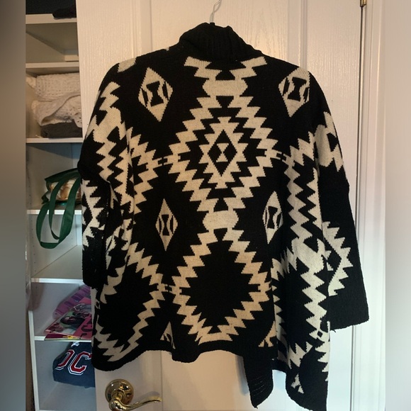 Block shape black and white oversized cardigan ! - Picture 3 of 3